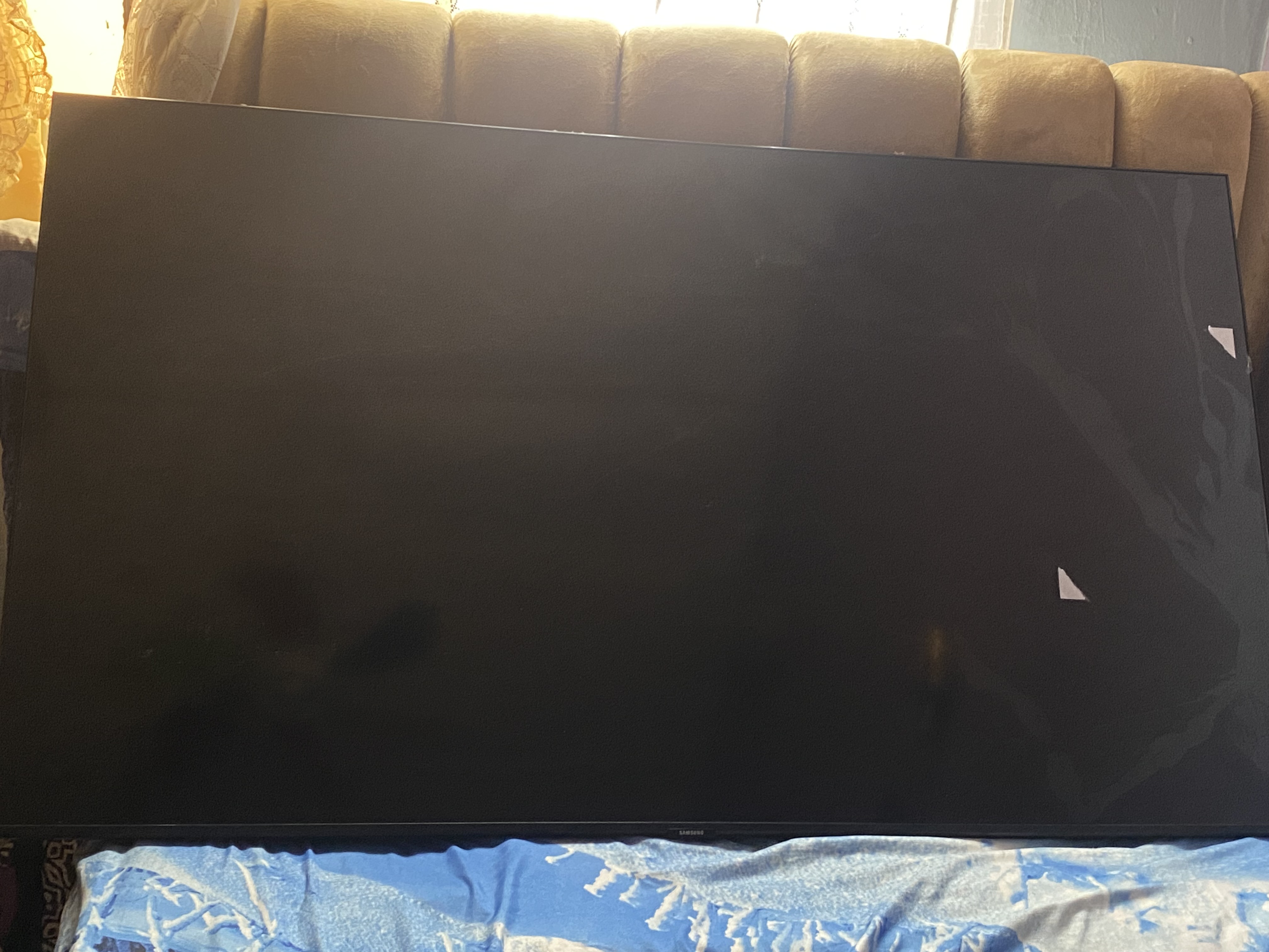 Used 65inches Samsung tv (broken screen) 