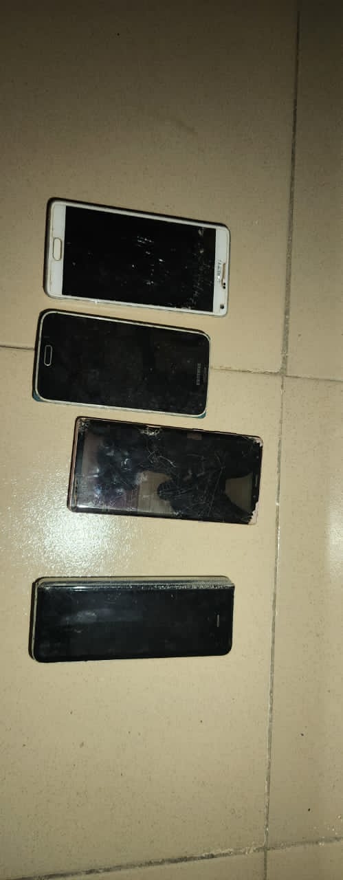 Samsung Note 9 screen and back broken,Samsung fold 1 all screens broken, samsung Note 4 screen and panel